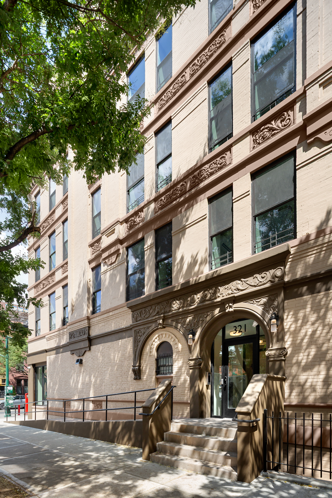 ANCP Morningside_00_Ext_321 W 116th St – Entrance 01